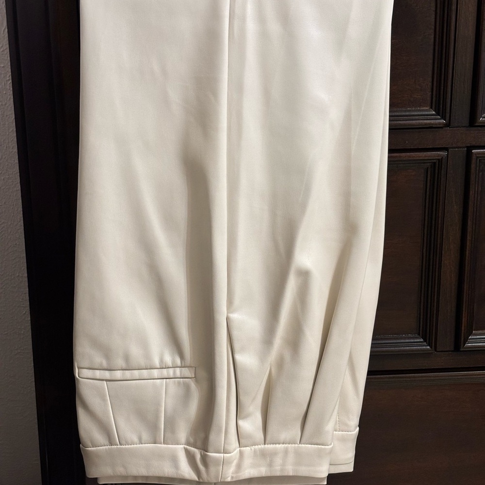 Versona Sz 6 Faux leather  Cream Pants